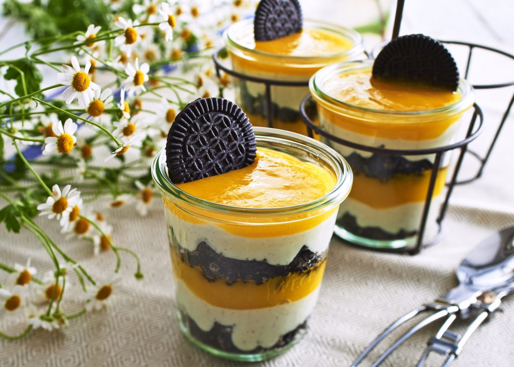 Trifle-Desserts kann man in wiederverschließbaren Einmachgläsern prima mit auf Radtour nehmen,