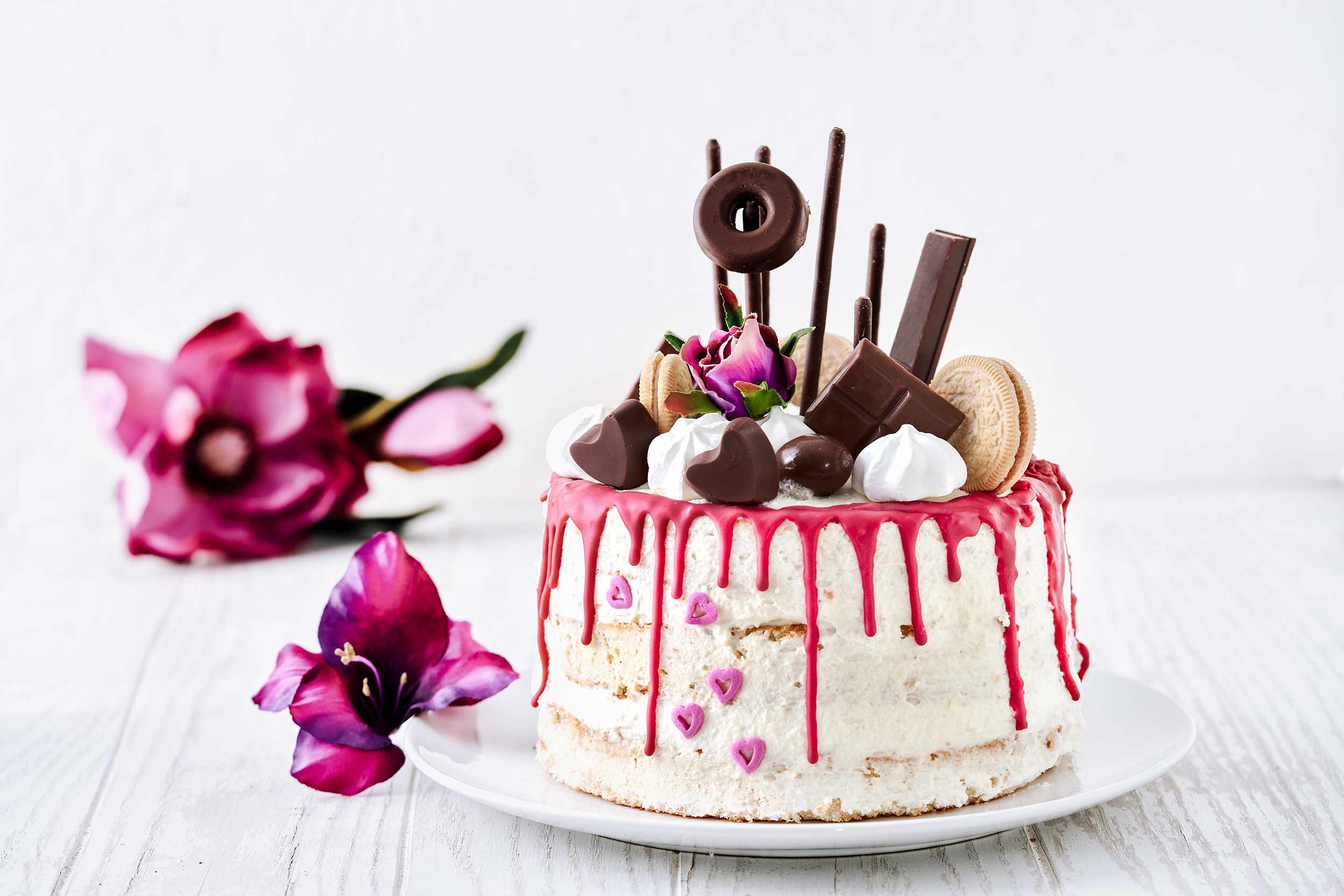 Ein Valentins Naked Cake – am Vortag gefertigt – ist das ideale Mitbringsel zur kleinen Kaffeerunde mit Freundinnen und Freunden oder das ultimative Dessert zum Abschluss eines festlichen Dinners.